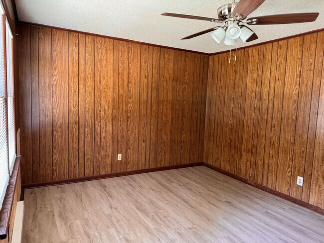 Building Photo - 3 bed, 1 bath brick home located in Troy