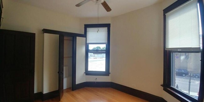 Building Photo - 3 bedroom in Chicago IL 60647