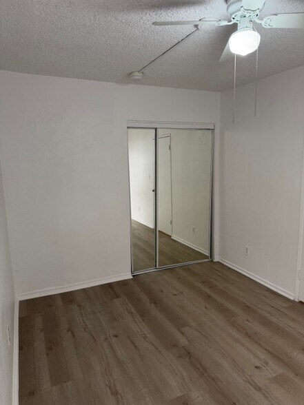 Building Photo - 423 E 82nd St