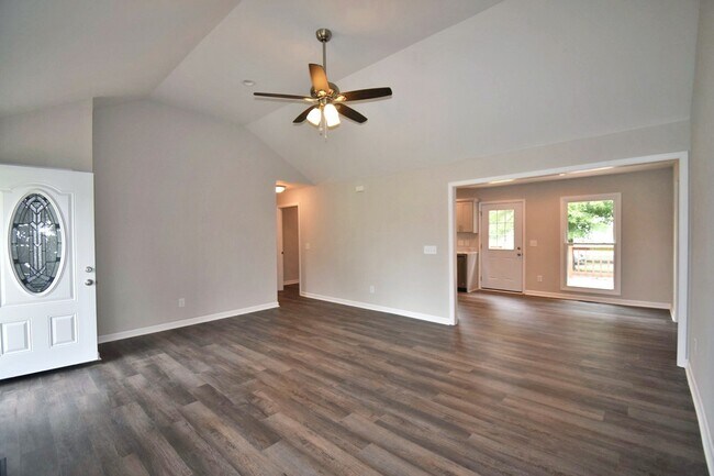 Building Photo - Beautifully remodeled 4BR/2BA one level home in M'boro, triple Rockvale schools!