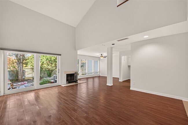 Building Photo - 7655 S Braeswood Blvd