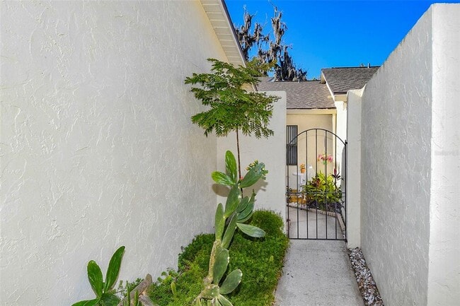 Building Photo - 2225 Cypress Ct