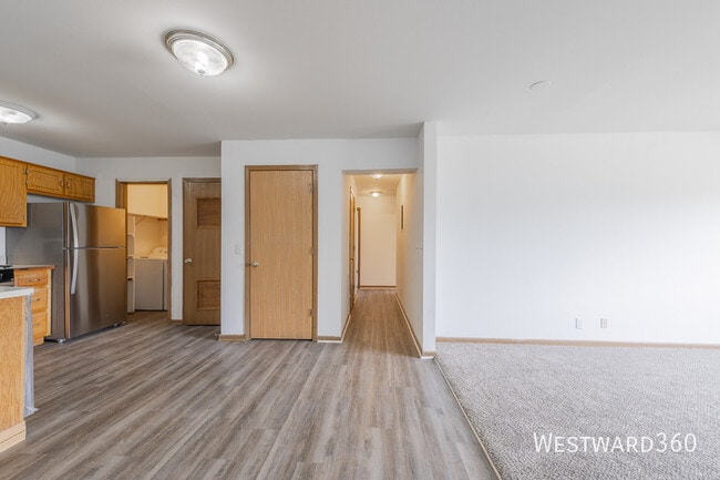 Building Photo - 915 Spiros Ct