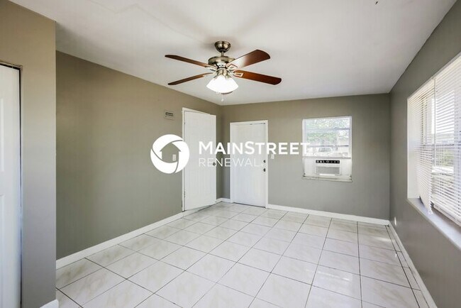 Building Photo - 3 Bedroom Pet-Friendly Home in Fort Lauder...