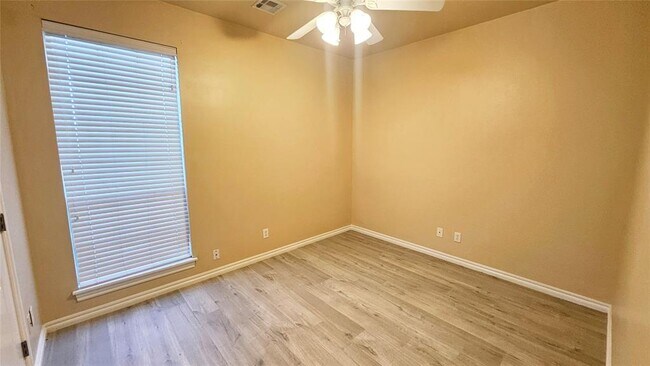 Building Photo - 17205 Cedar Dr