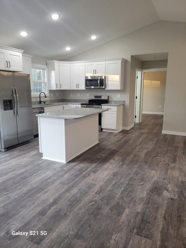 Building Photo - 6036 Seneca Trail