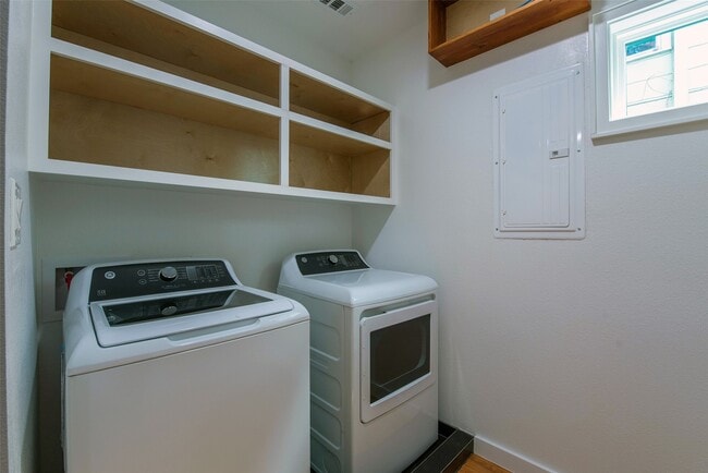 Building Photo - 1459 Munger St