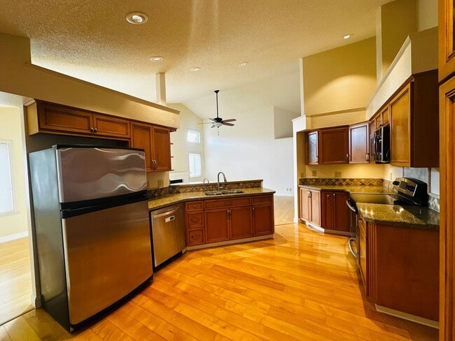 Building Photo - Single Story Court location