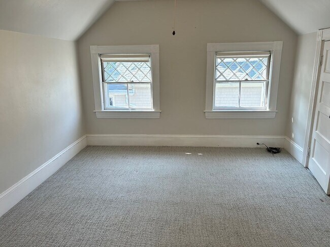 Building Photo - 16 Fletcher St