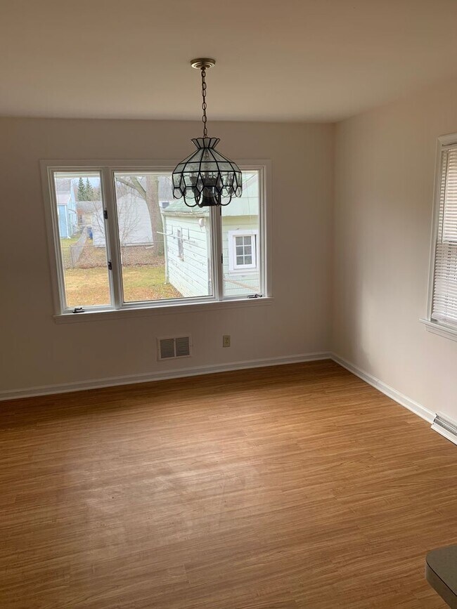 Building Photo - 3 Bedroom home in great neighborhood!