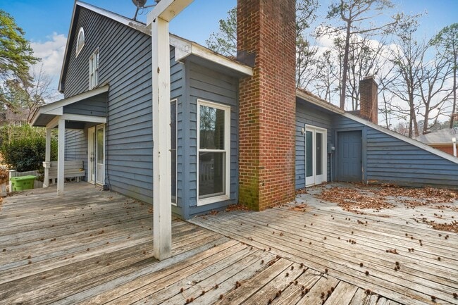 Building Photo - Available Now! 3-Bedroom Townhome in West Raleigh