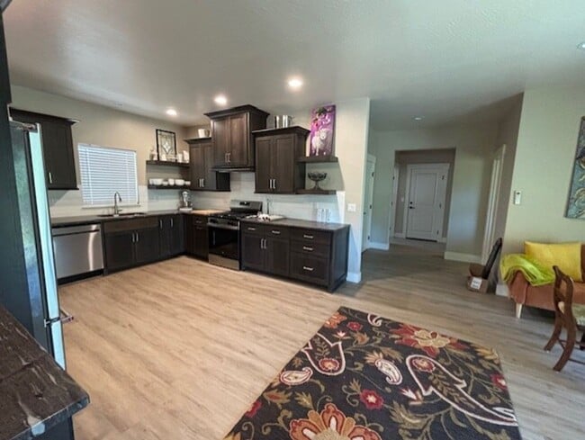 Building Photo - 3 bed 2 bath  Home for Rent in Talent