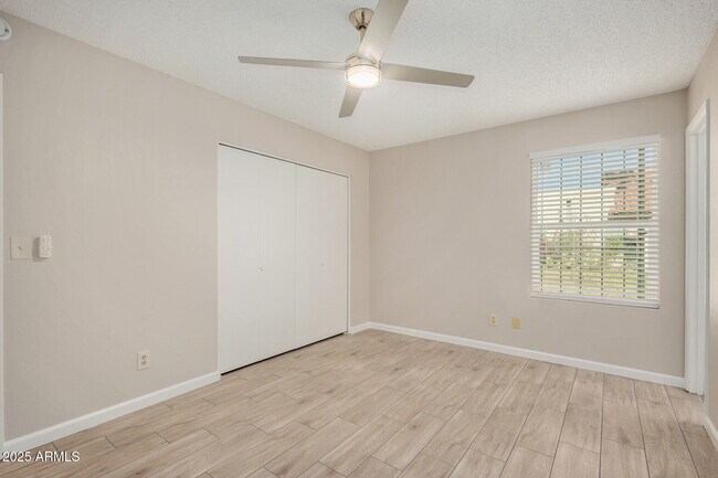 Building Photo - 5136 E Evergreen St