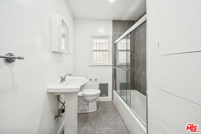 Building Photo - 7758 Rosewood Ave