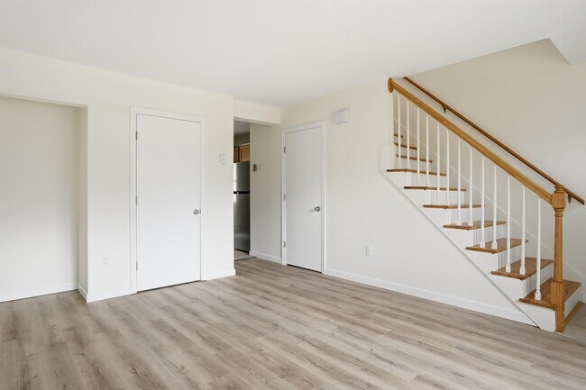 Building Photo - 4 Linda Ln