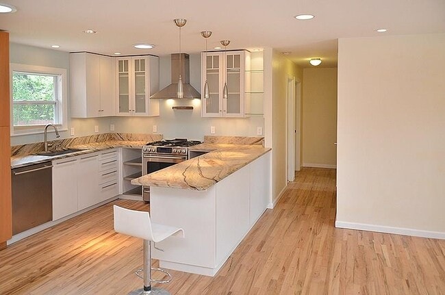 Building Photo - 1179 Oak Grove Ave