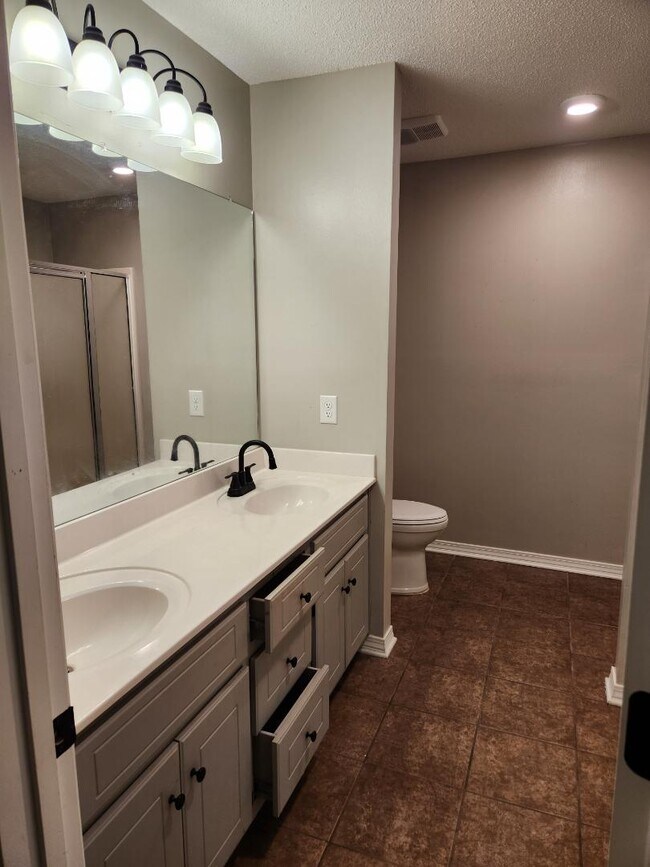 Building Photo - 9321 Champion Cir S