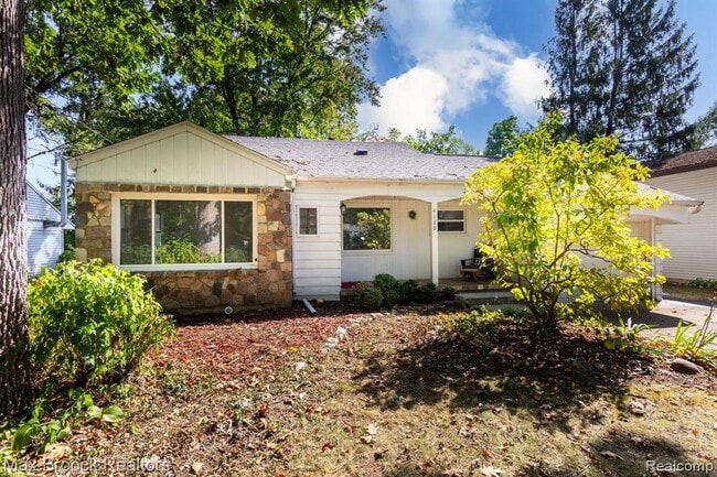 Building Photo - 4120 Lotus Dr