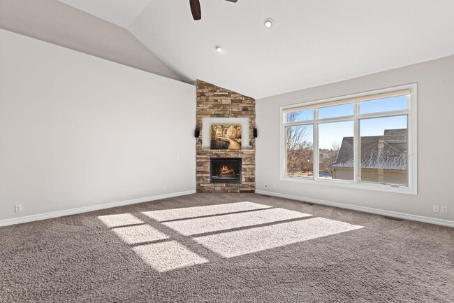 Building Photo - Stunning 4 bedroom Ranch in Elkhorn