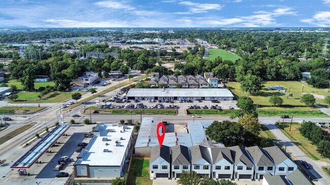 Building Photo - 2347 Hoskins Dr