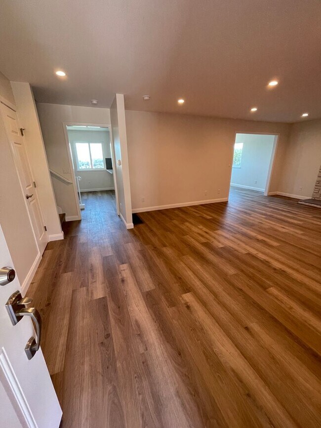 Building Photo - Newly Renovated 4 Bedroom Home with Views