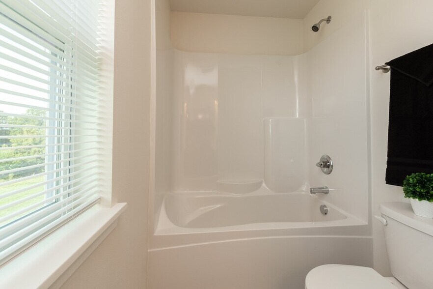 Building Photo - 1139 Lily Ln