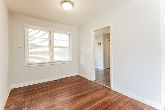 Building Photo - 606 Fleetwood Cir