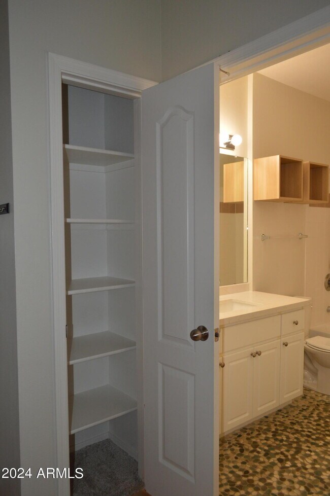 Building Photo - 1701 E Colter St