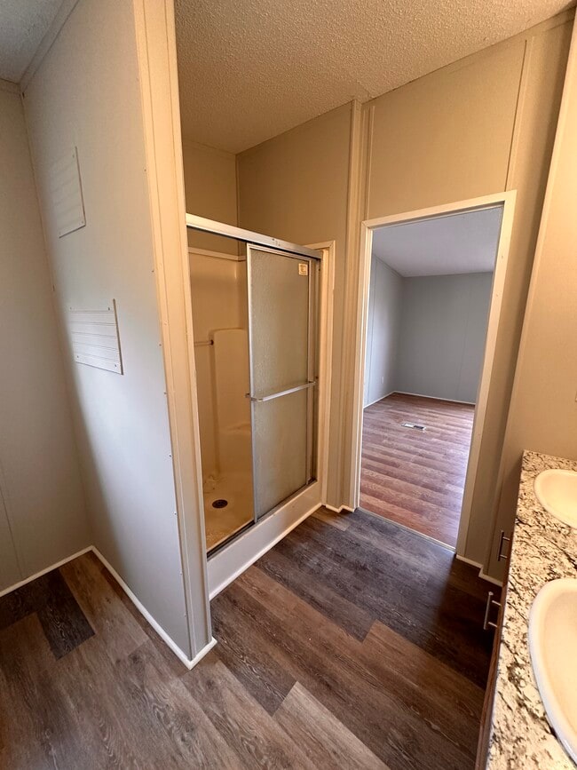 Building Photo - 113 Willow St