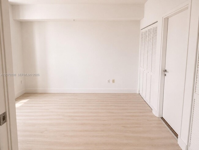 Building Photo - 300 S Biscayne Blvd