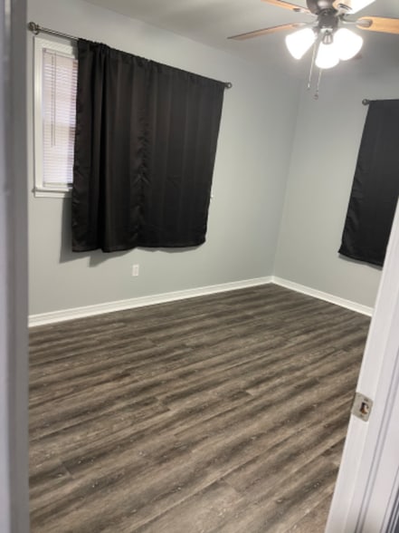 Building Photo - 2040 Alpine Dr