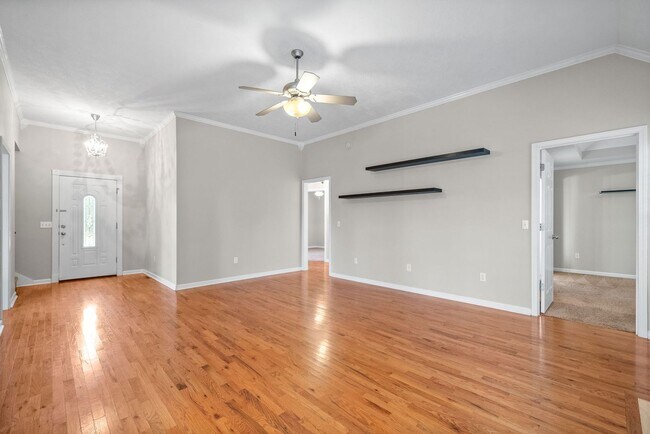 Building Photo - Pet Friendly Three Bedroom with Bonus!