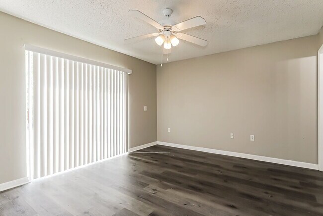 Building Photo - 10555 Opus Dr