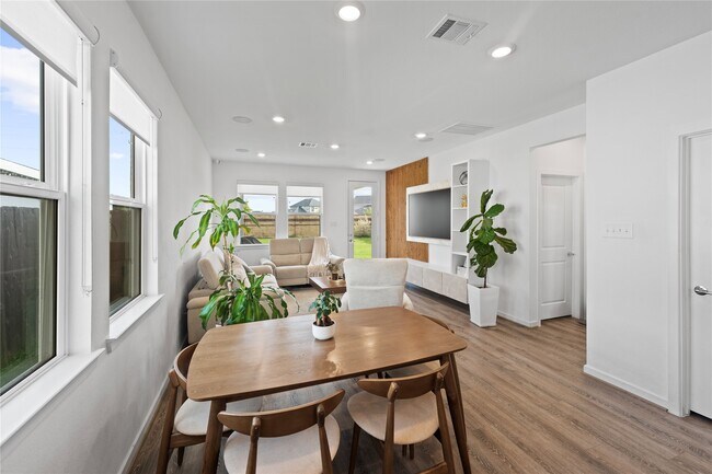 Building Photo - 21730 Heather Elm Dr