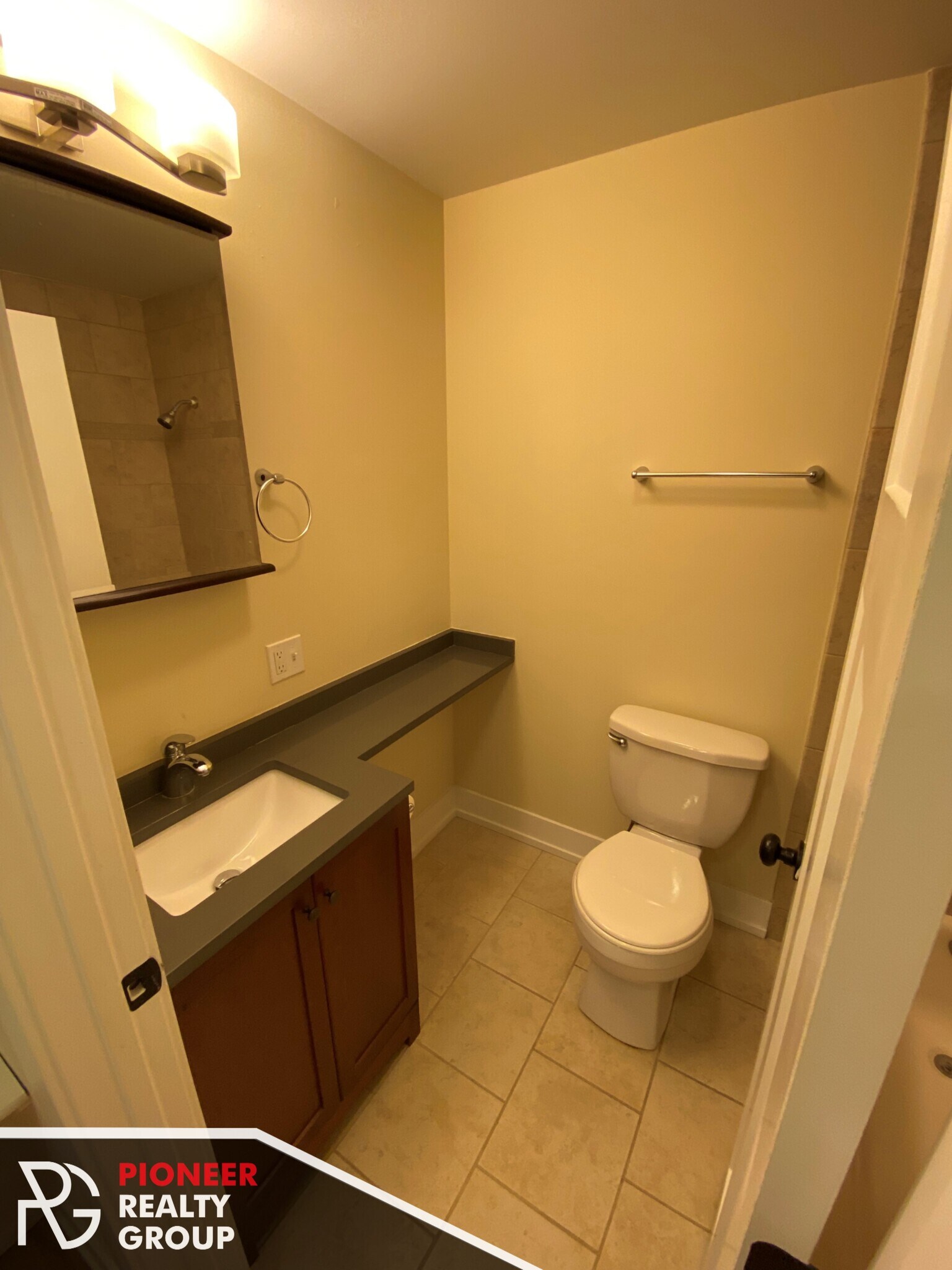 Building Photo - 563 W Arlington Pl