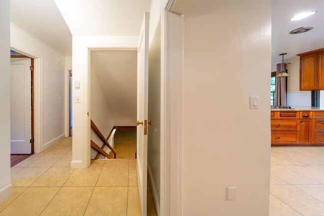 Building Photo - Luxurious Portland Heights home tucked away on a private street on nearly half an acre.