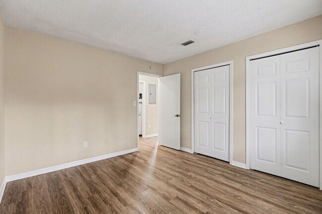 Building Photo - 2414 Fox Hollow Dr