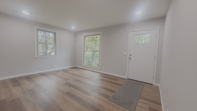 Building Photo - 910 Rexdale Dr