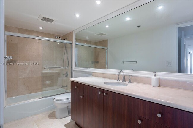 Building Photo - 251 Crandon Blvd