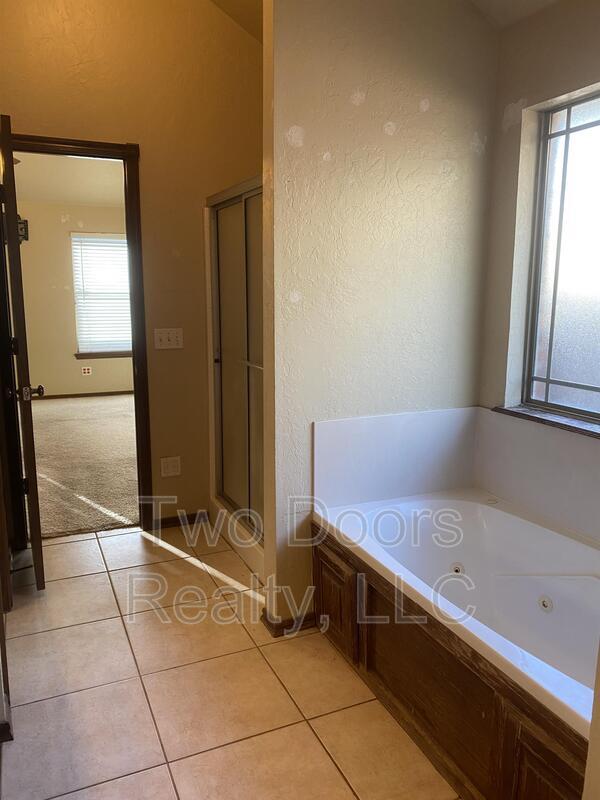 Building Photo - 617 Allison Ln