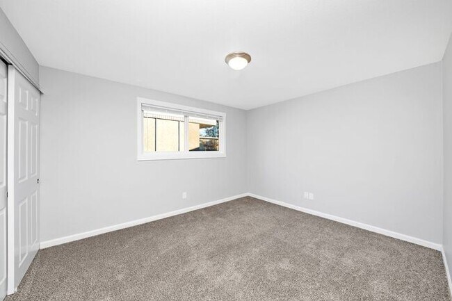 Building Photo - 3 bedroom 1 bath in heart of Milwaukie