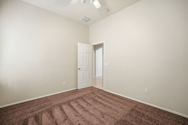 Building Photo - Large 4 Bedroom + Den home in Great Westwing Mountain Community