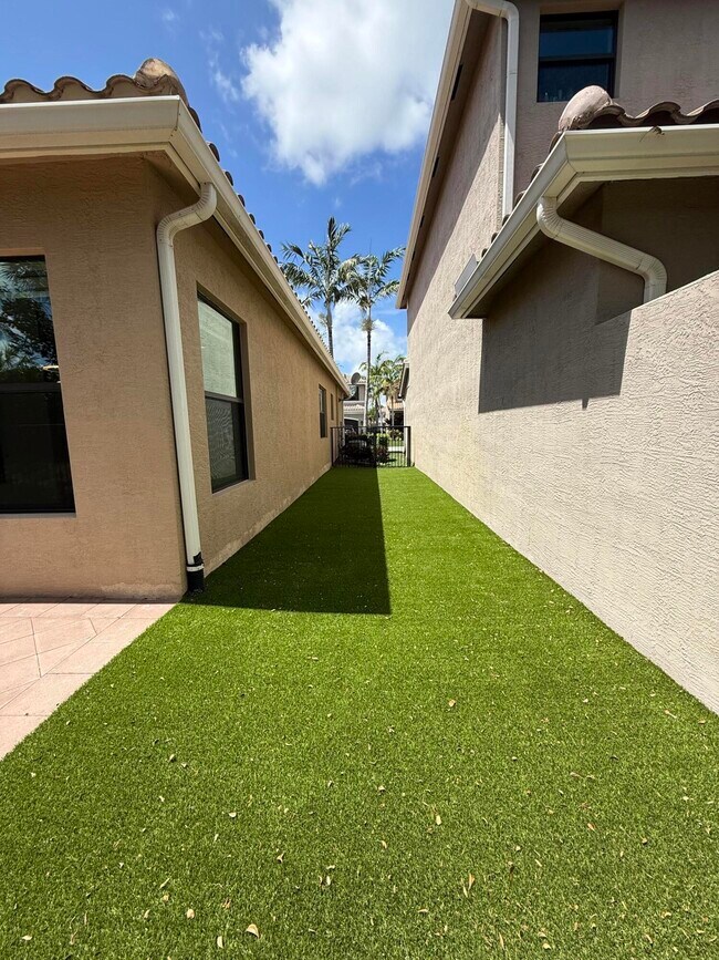 Building Photo - 14572 White Jade Terrace