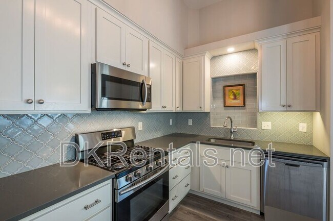 Building Photo - 898 Halston Ct