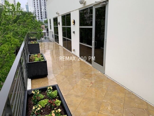 Building Photo - 1 S Eola Dr