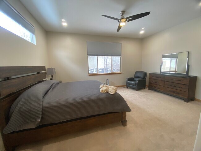 Building Photo - 11521 S Black Forest Dr