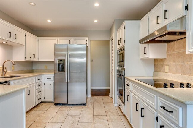Building Photo - 8117 West Ct