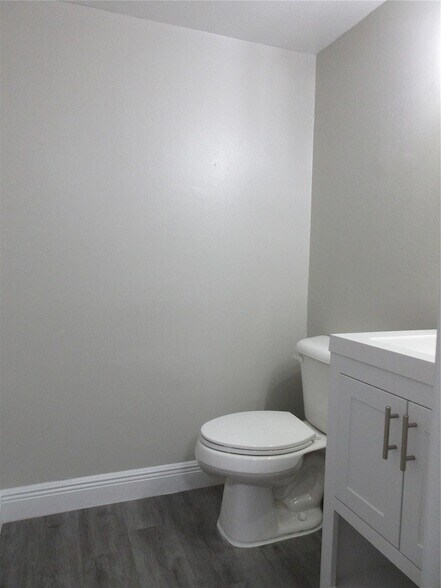 Building Photo - 4280 Woodside Dr