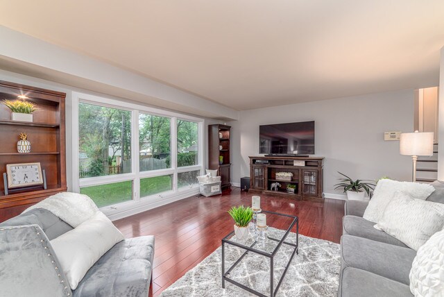 Building Photo - 21W021 Marlborough Ln