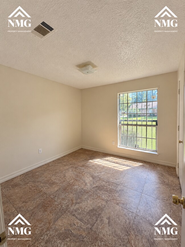 Building Photo - 1755 Brookhollow Cir